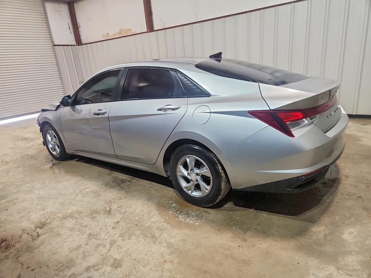 2021 Hyundai Elantra Se - Image 2