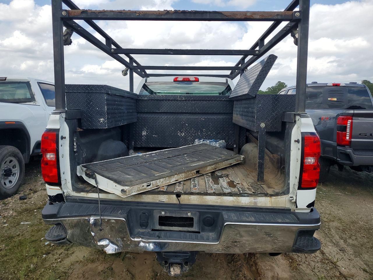 2019 Chevrolet Silverado C2500 Heavy Duty - Image 6