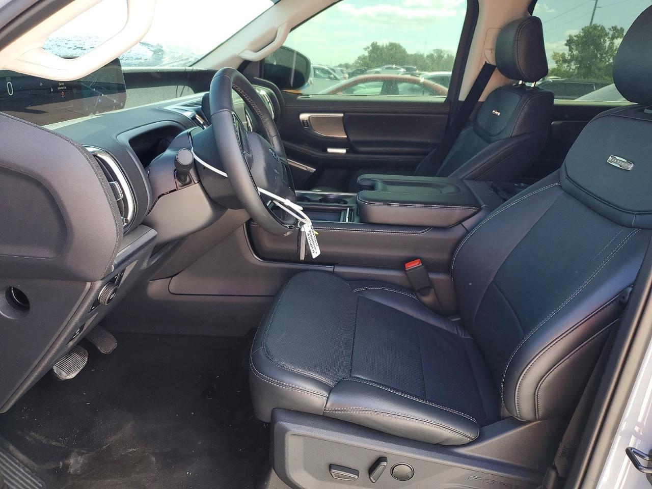 2025 Ford Expedition Platinum - Image 7