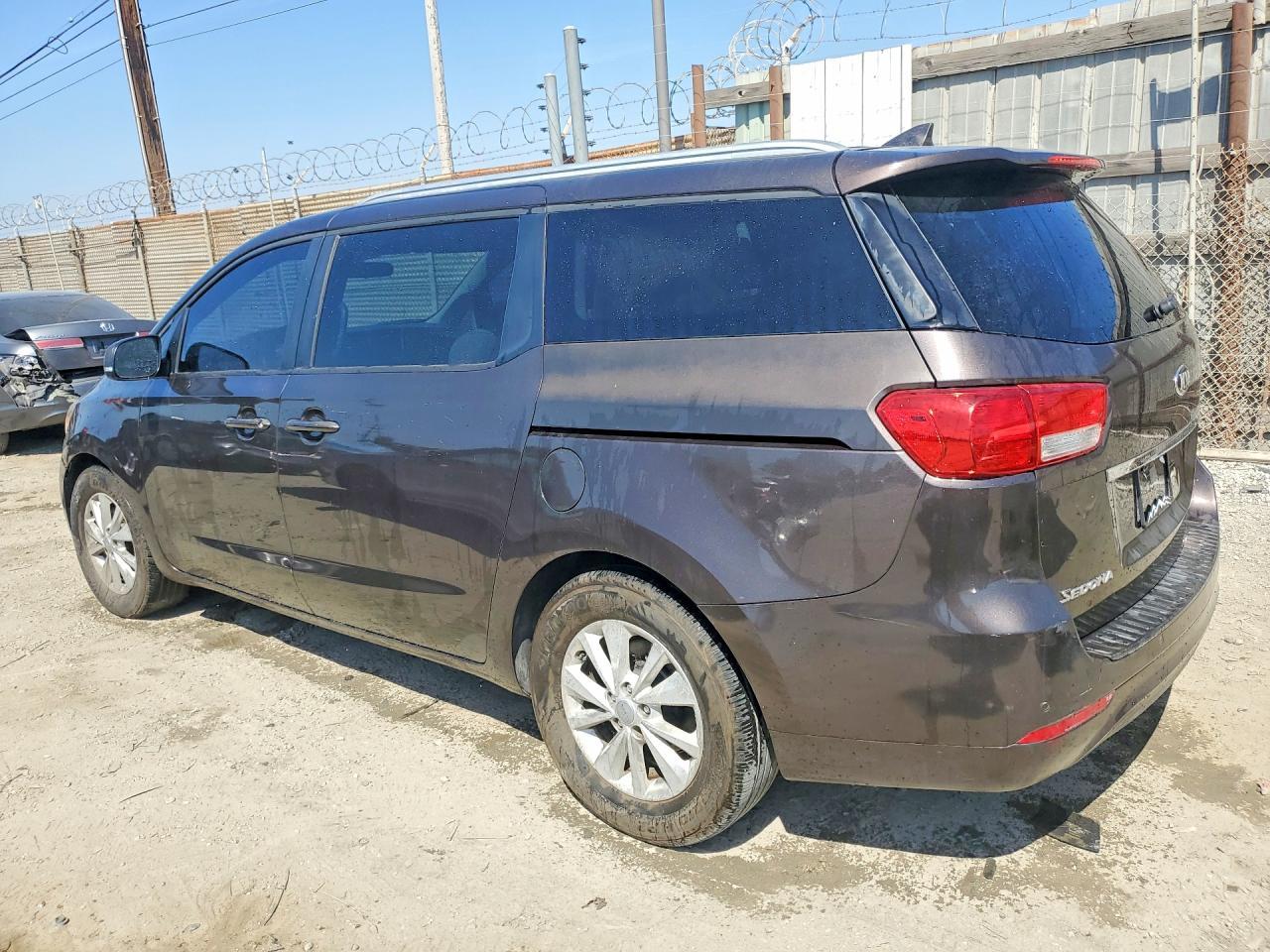 2016 Kia Sedona Lx - Фото 2