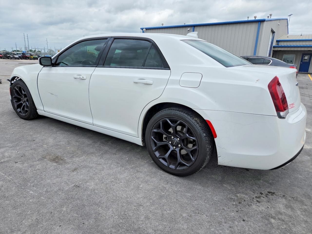 2020 Chrysler 300 S - Фото 2