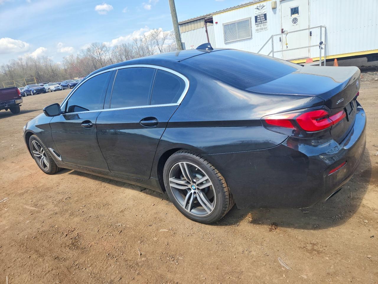 2022 BMW 530 Xi - Фото 2