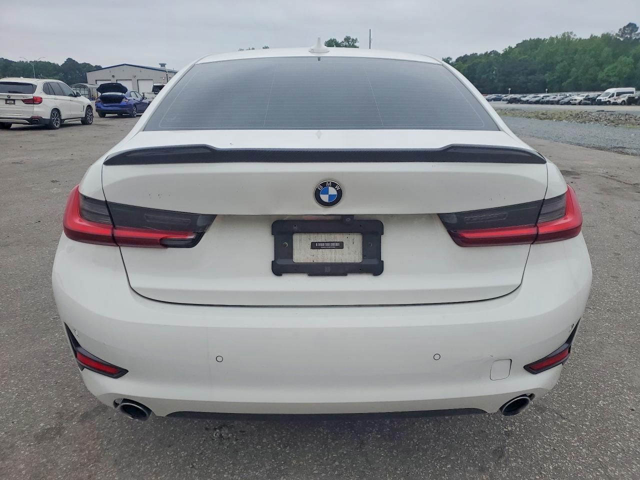 2022 BMW 330Xi - Фото 6
