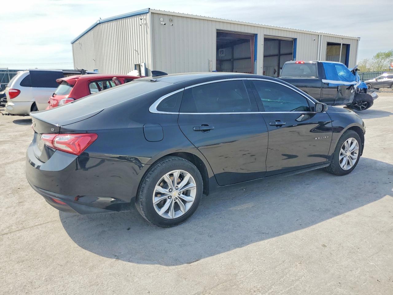 2022 Chevrolet Malibu Lt - Фото 3