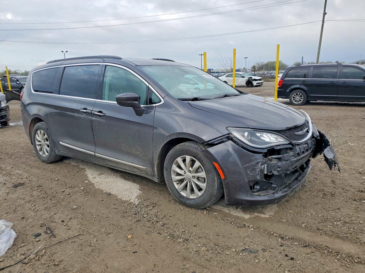 2017 Chrysler Pacifica Touring L - Фото 4