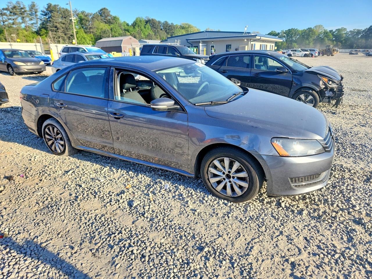 2013 Volkswagen Passat S - Image 4