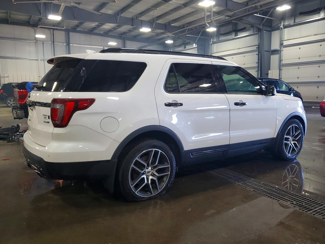 2016 Ford Explorer Sport - Фото 3