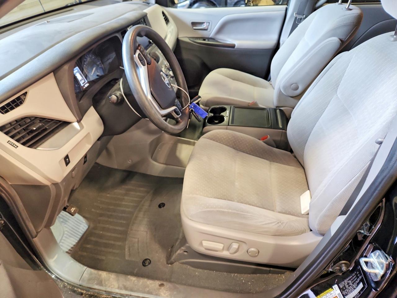 2020 Toyota Sienna Le - Image 7