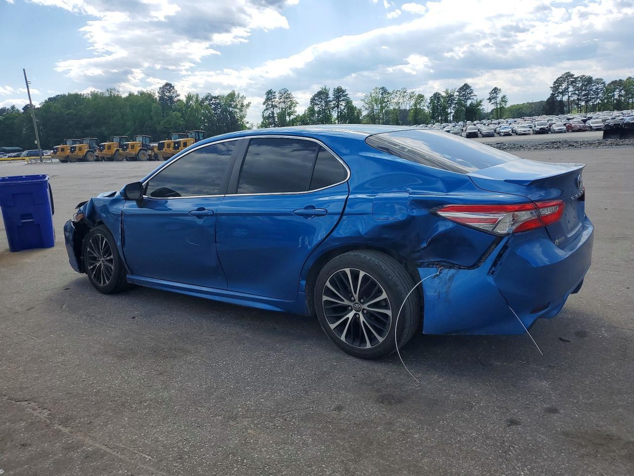 2018 Toyota Camry Se - Фото 2