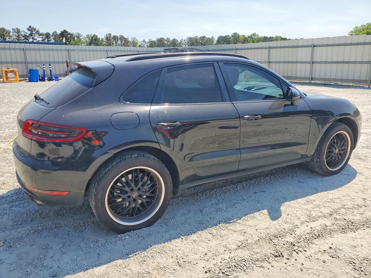 2016 Porsche Macan S - Image 3