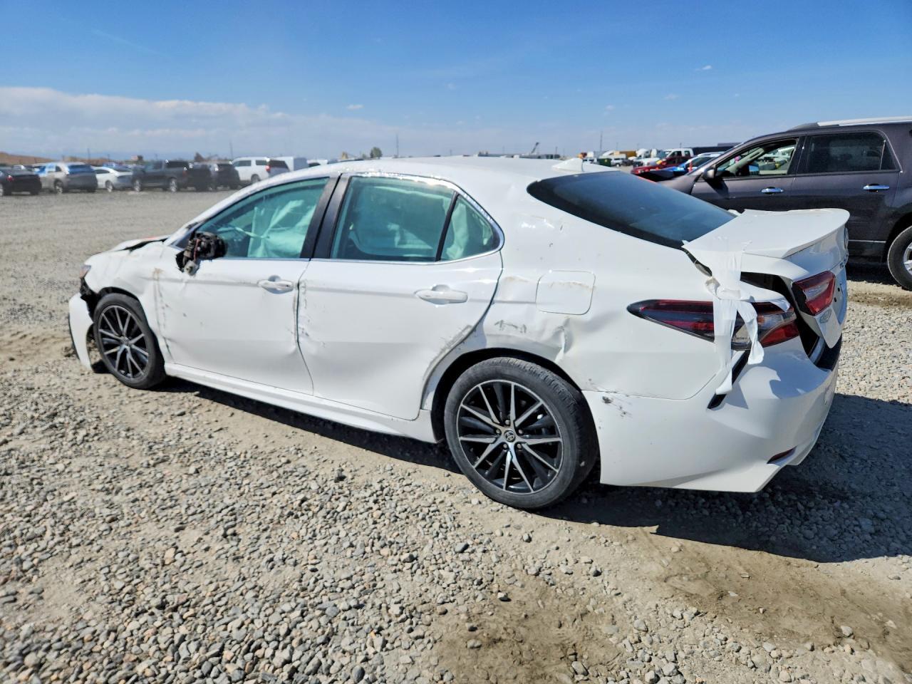 2024 Toyota Camry Hybrid Se - Image 2