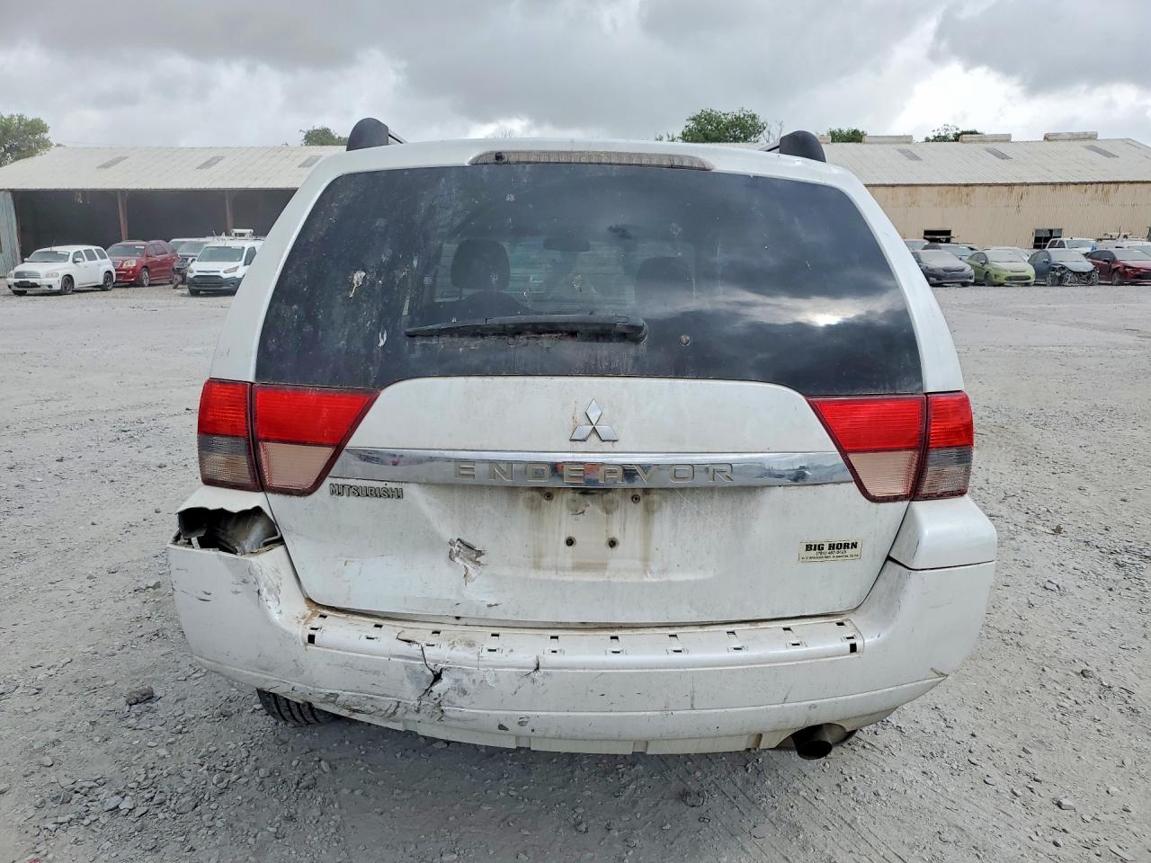 2010 Mitsubishi Endeavor Ls - Фото 6