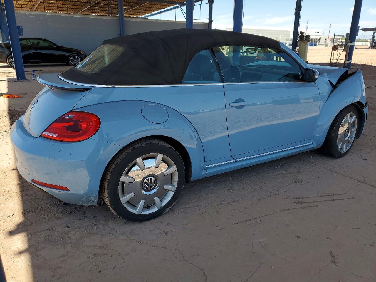 2015 Volkswagen Beetle 1.8T - Фото 3