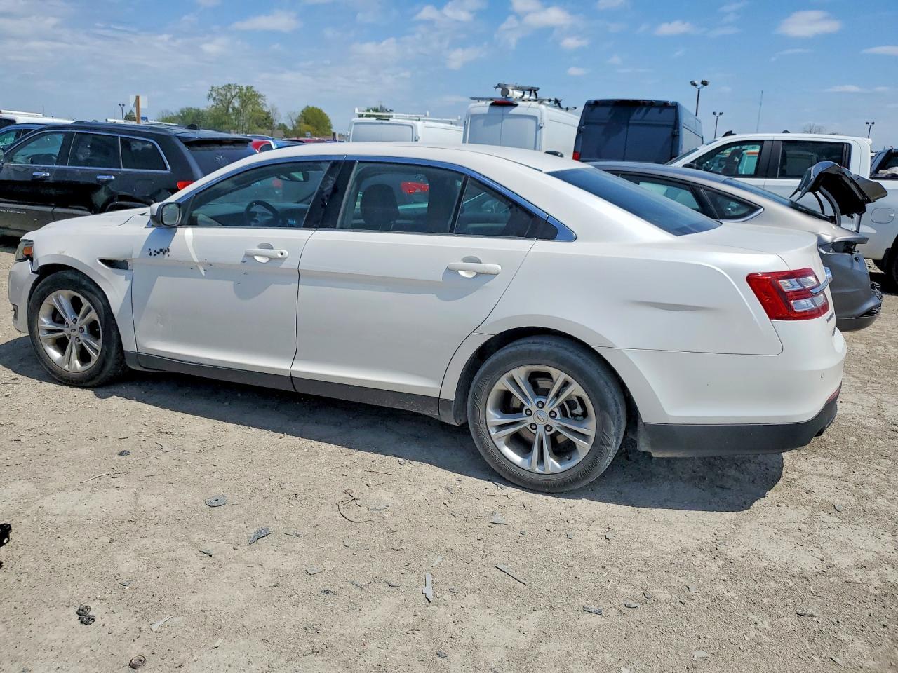2014 Ford Taurus Sel - Image 2