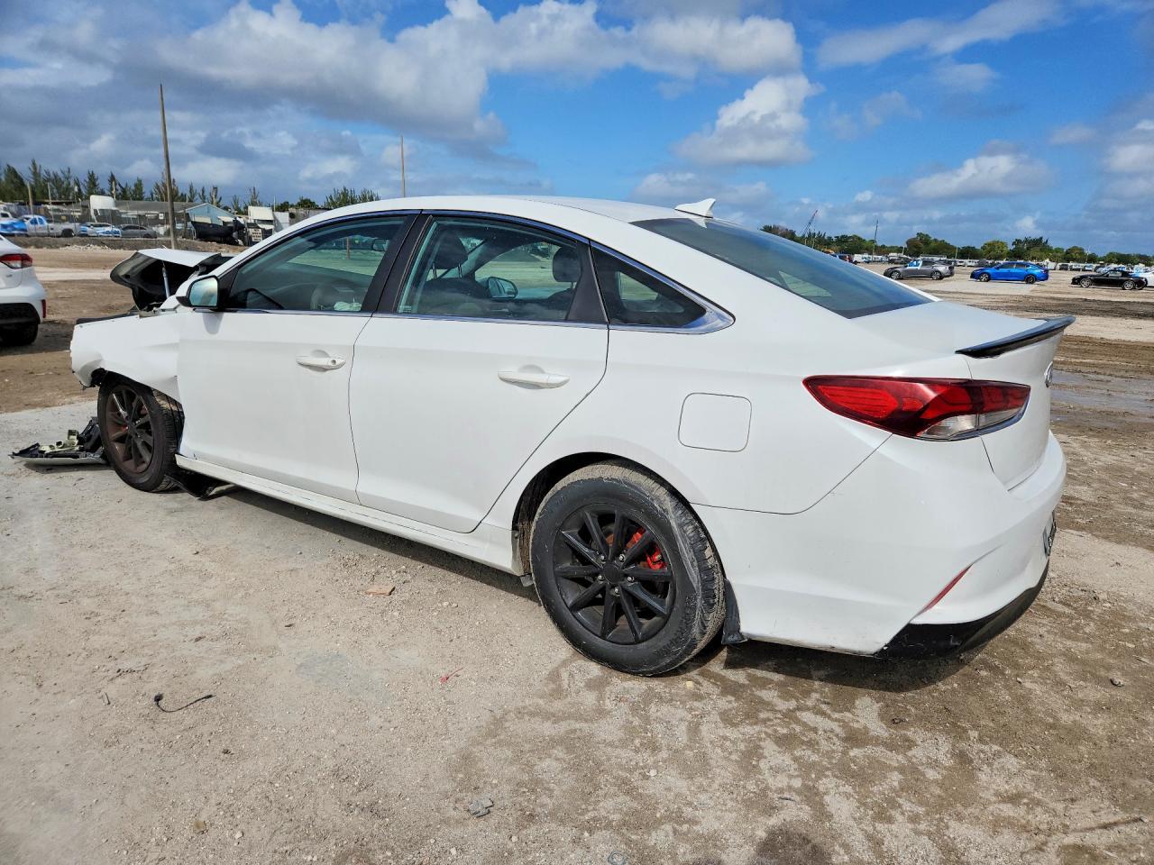 2018 Hyundai Sonata Se - Image 2