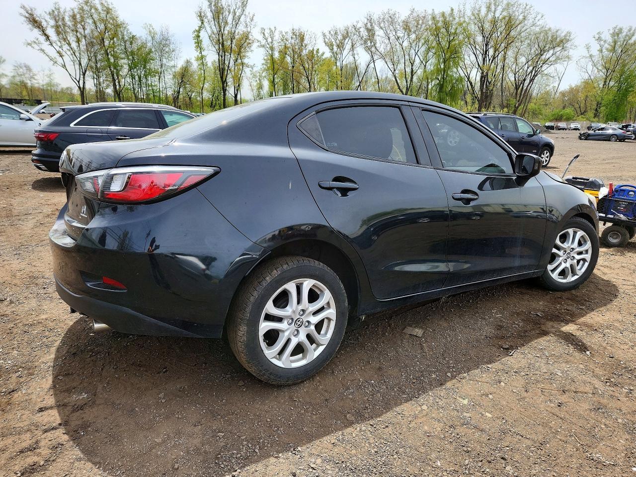 2016 Scion Ia Base - Фото 3