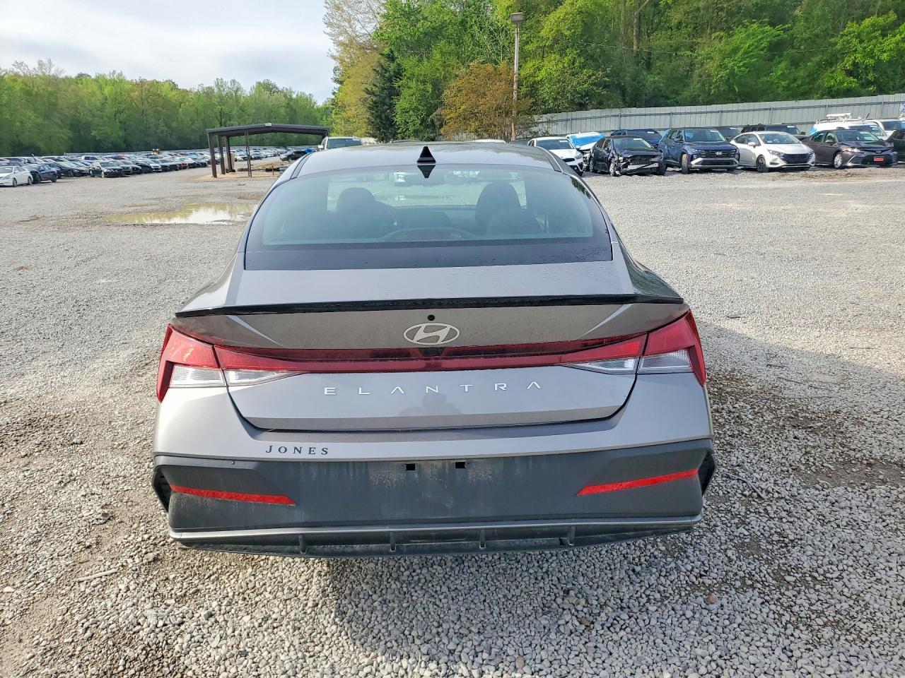 2025 Hyundai Elantra Sel Sport - Image 6