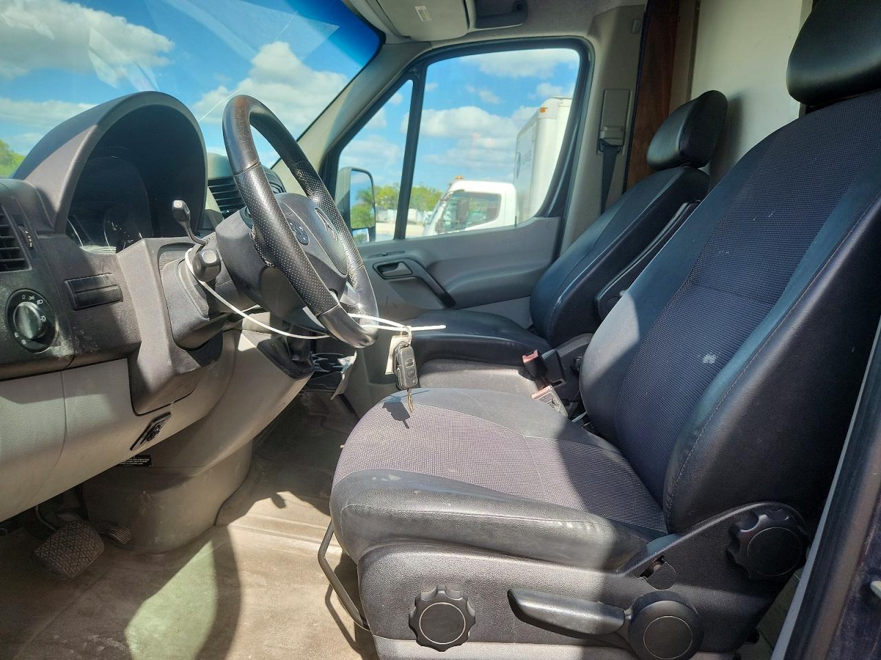 2018 Mercedes Benz Sprinter Box Truck - Фото 7