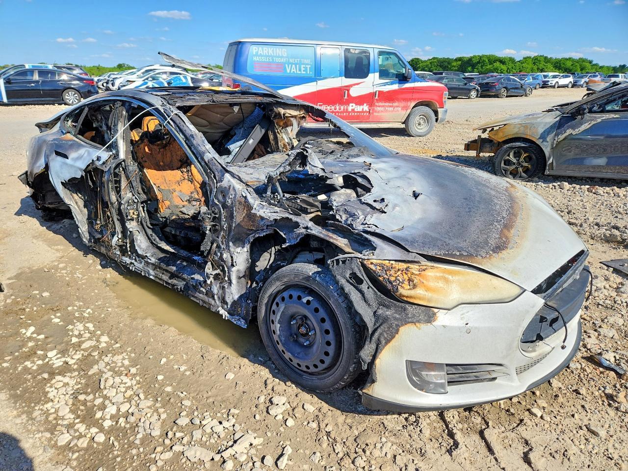 2015 Tesla Model S 70D - Image 4