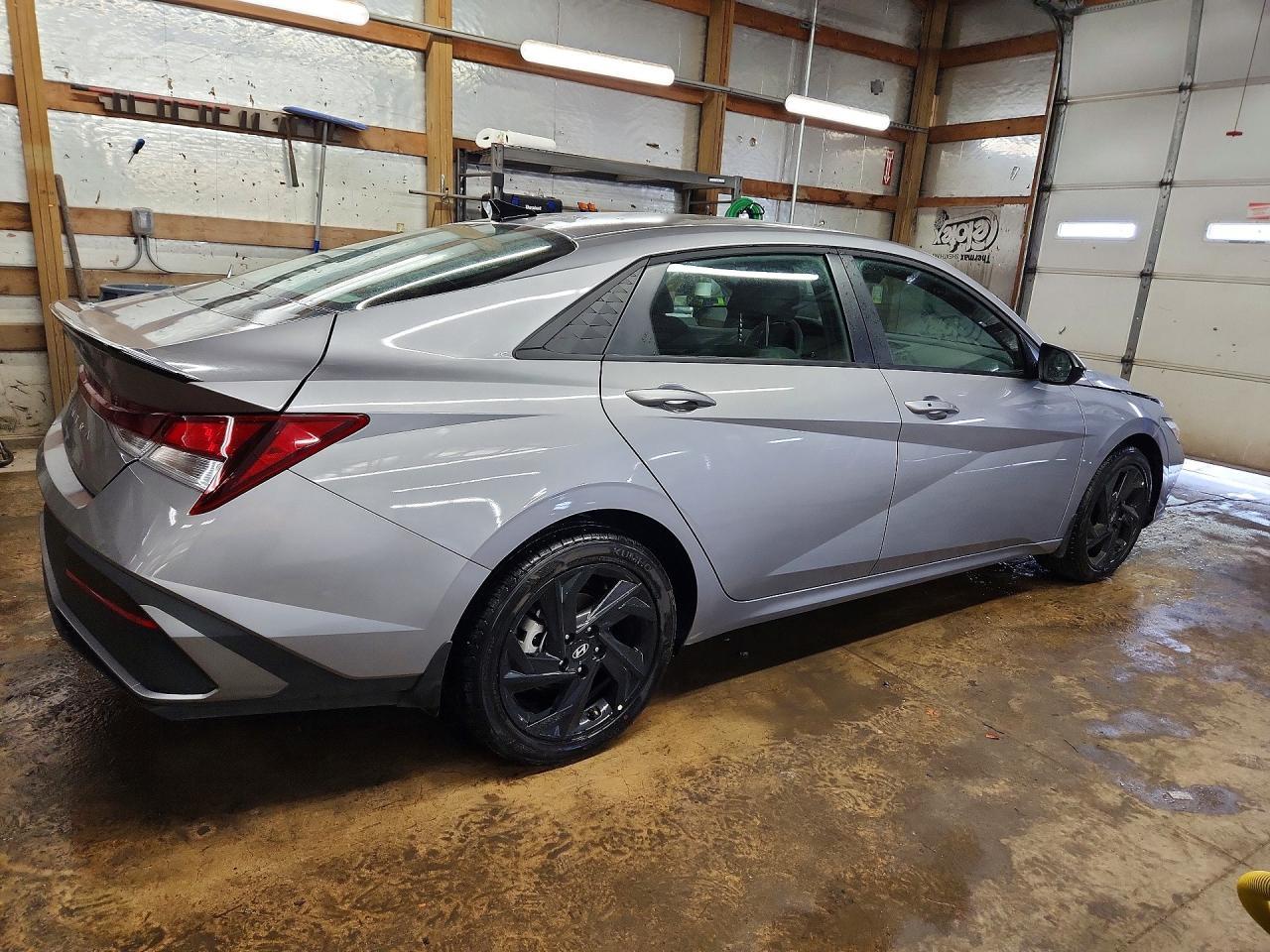 2026 Hyundai Elantra Sel Sport - Image 3