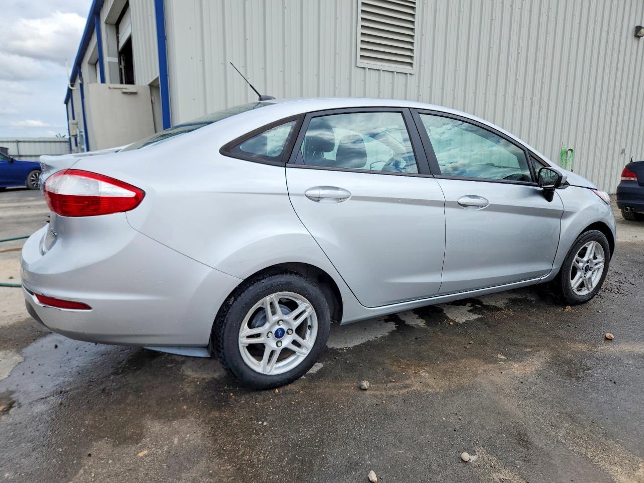 2017 Ford Fiesta Se - Фото 3