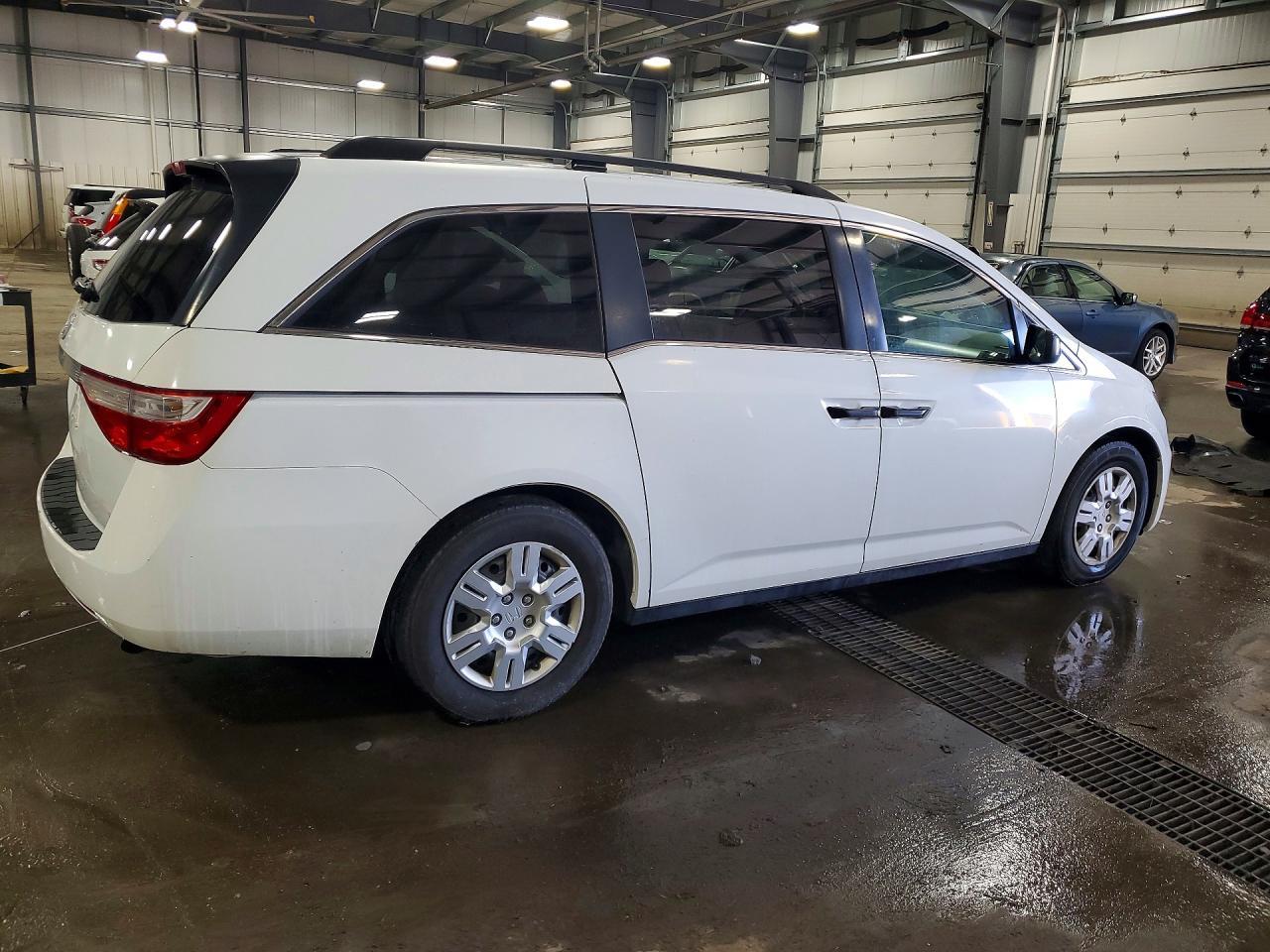 2013 Honda Odyssey Lx - Image 3