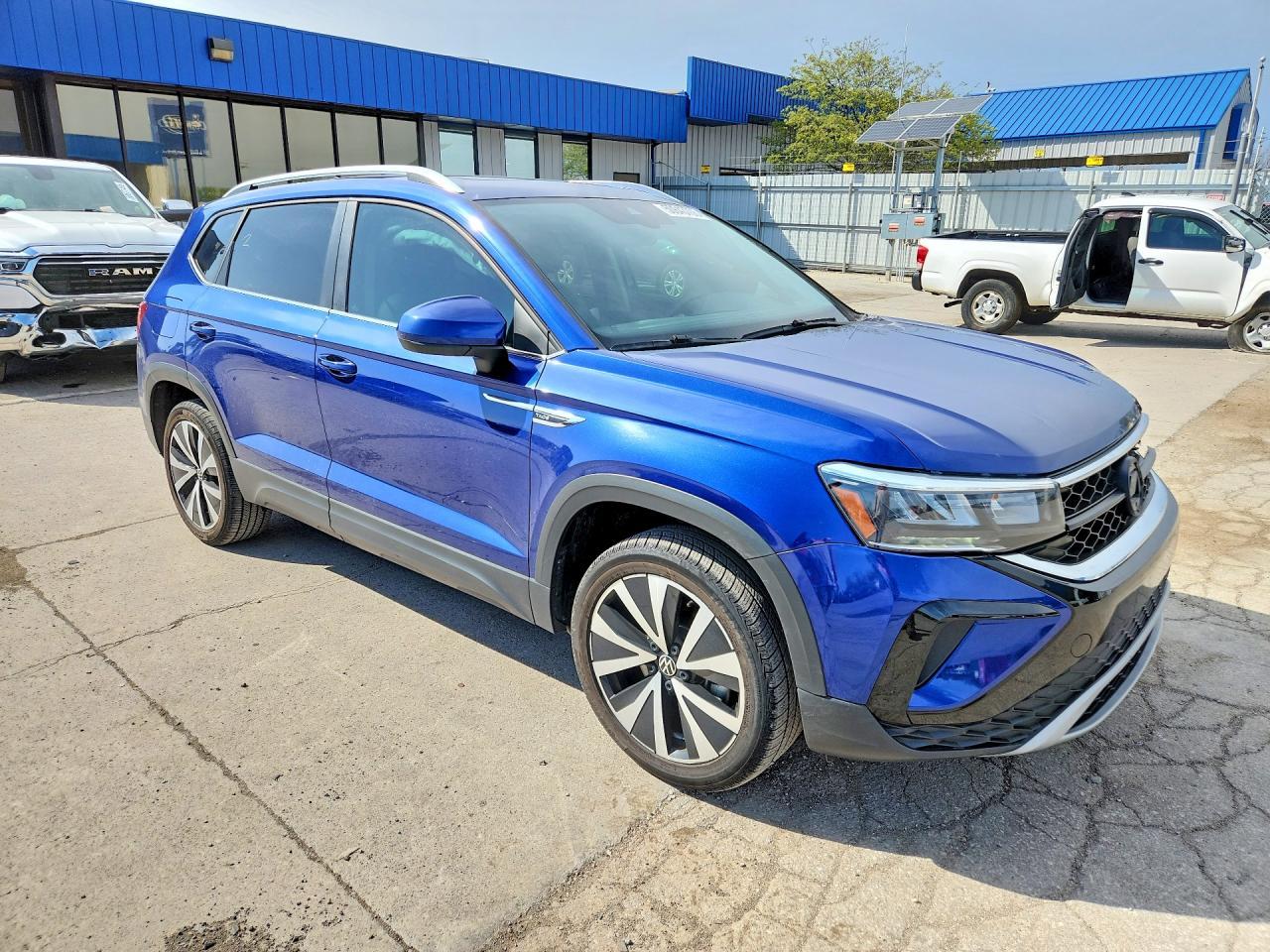 2023 Volkswagen Taos Se - Image 4