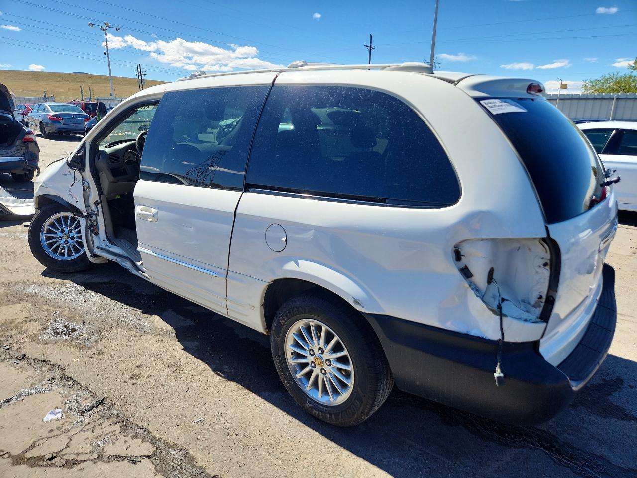 2003 Chrysler Town & Country Limited - Фото 2