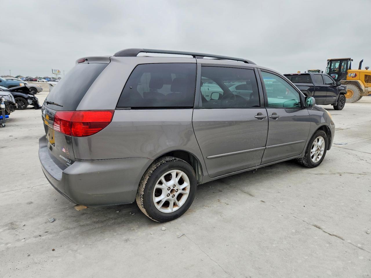 2005 Toyota Sienna Xle 7 Passenger - Image 3