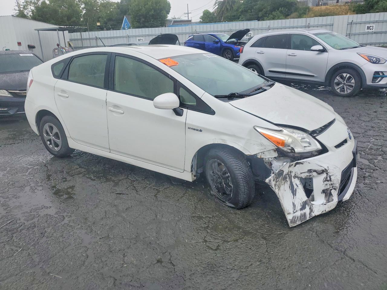 2015 Toyota Prius Two - Image 4