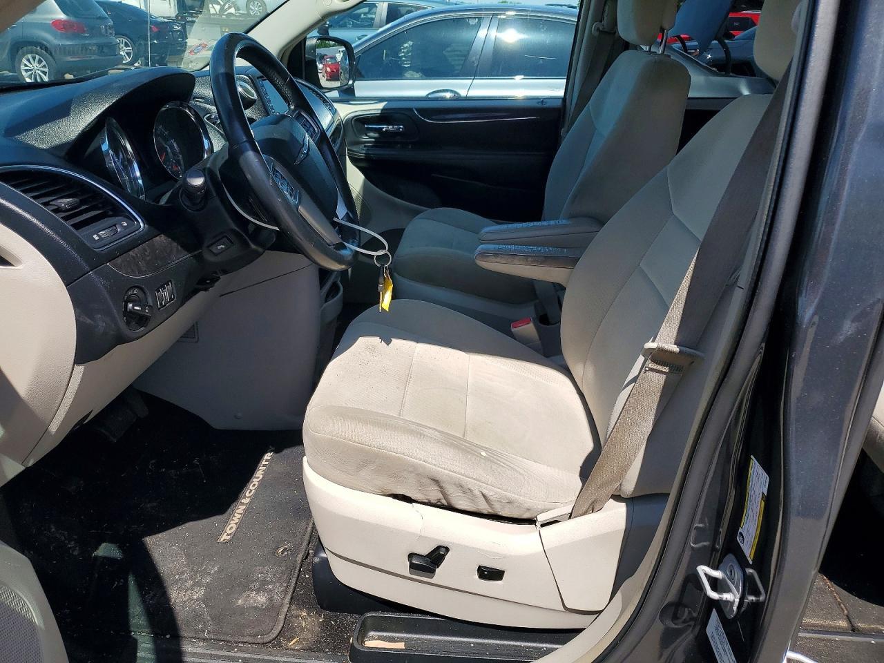 2012 Chrysler Town & Country Touring - Фото 7