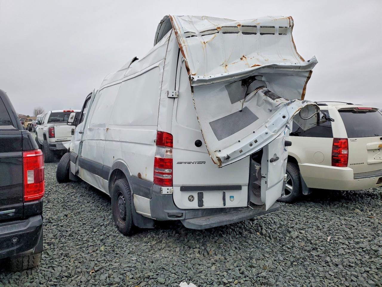 2016 Mercedes Benz Sprinter 2500 Utility / Service Van - Фото 2