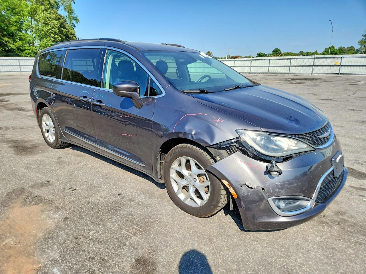 2017 Chrysler Pacifica Touring L - Image 4