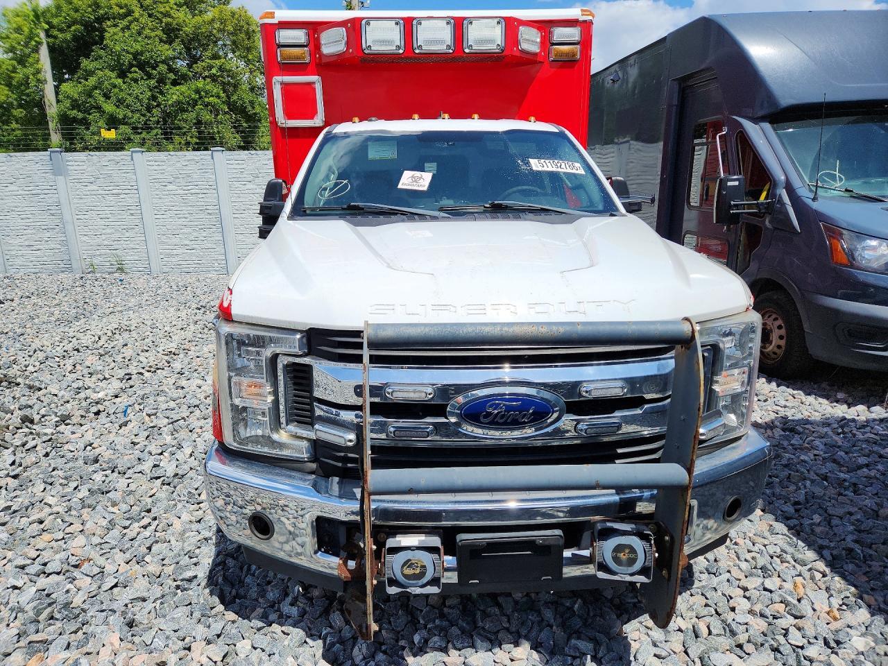 2019 Ford F350 Super Duty - Image 5