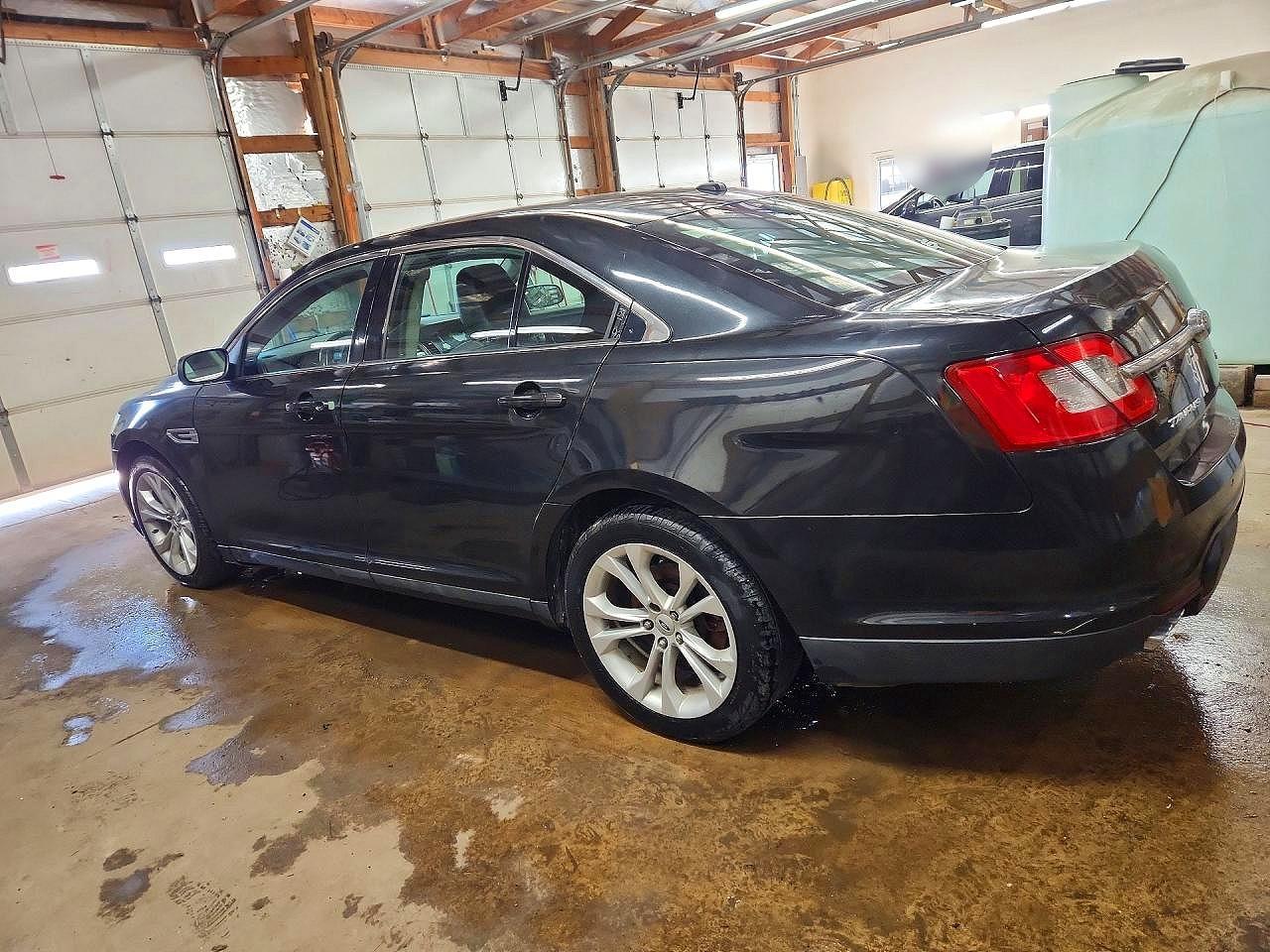2011 Ford Taurus Limited - Фото 2