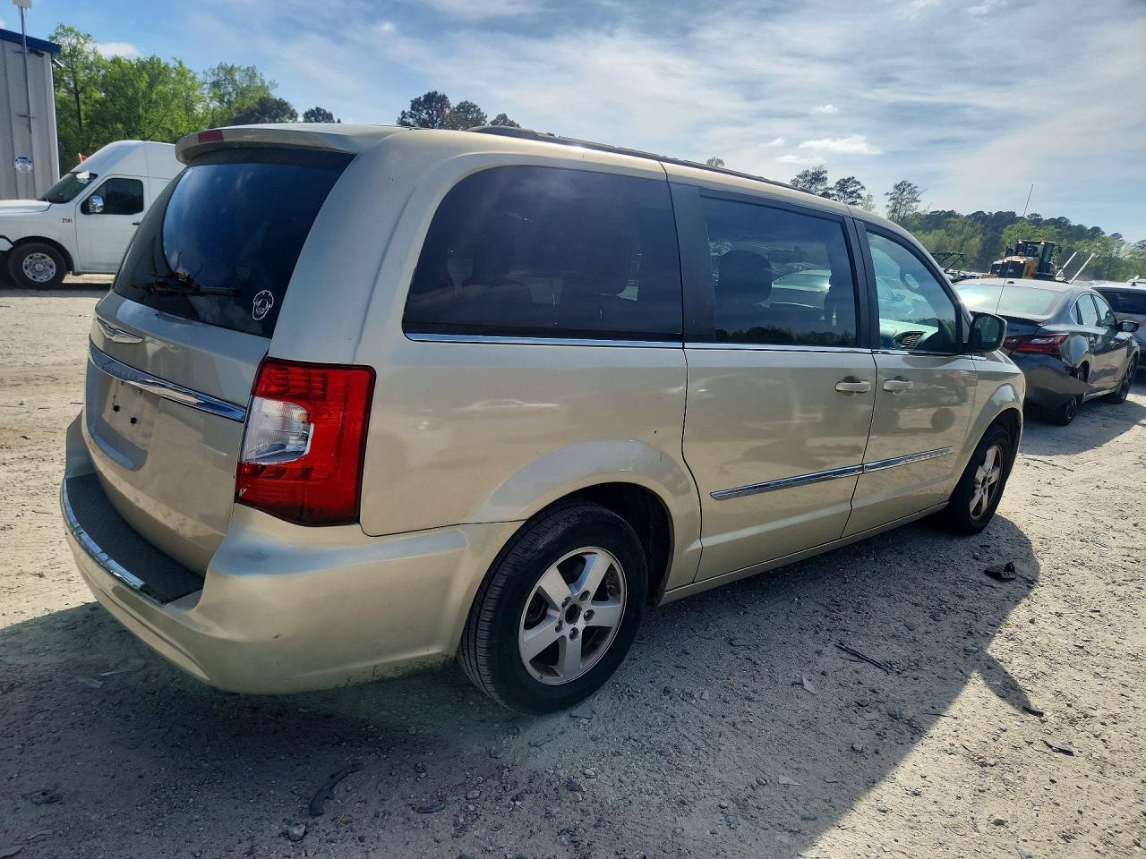 2011 Chrysler Town & Country Touring - Фото 3