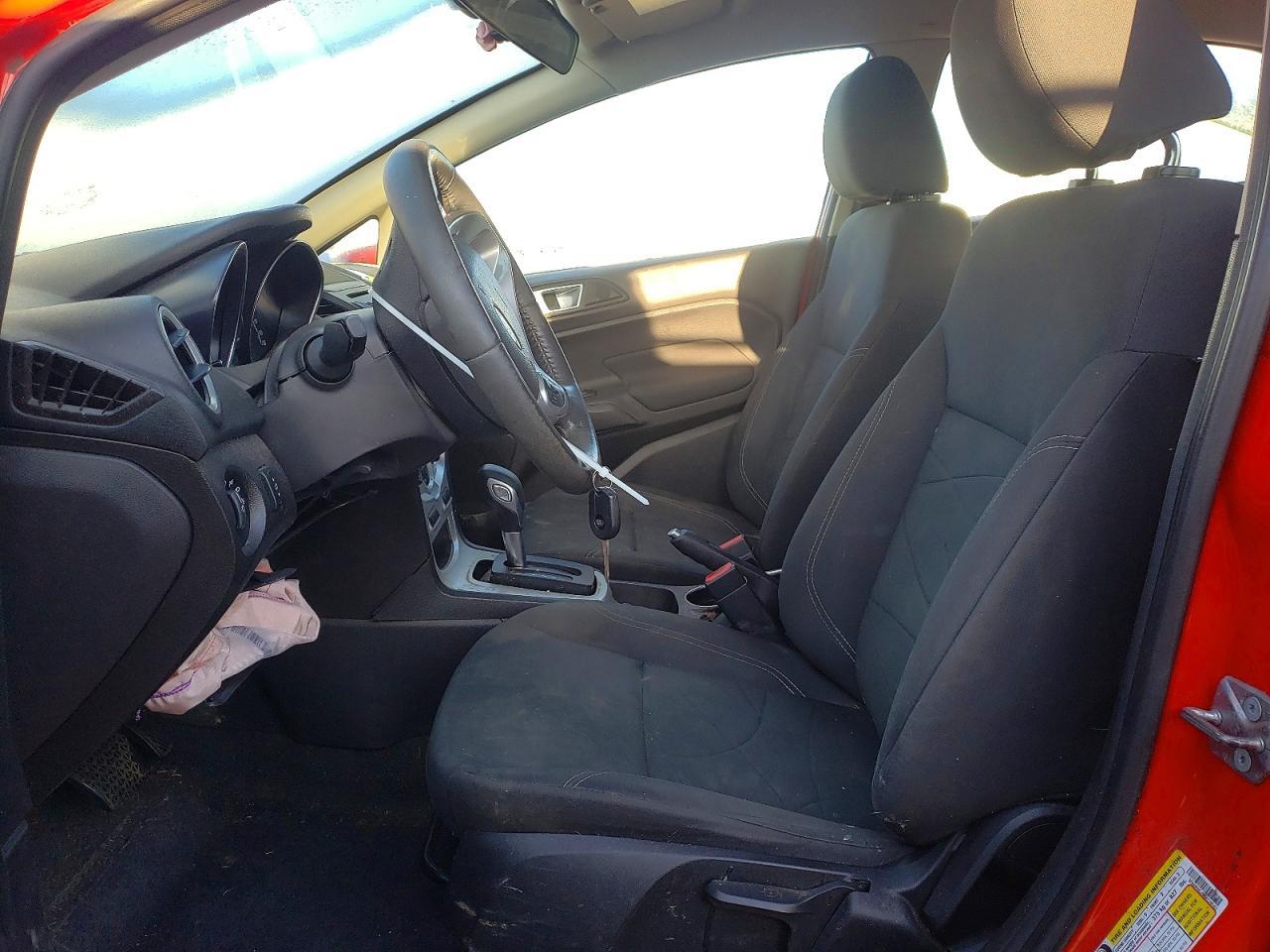2015 Ford Fiesta Se - Фото 7