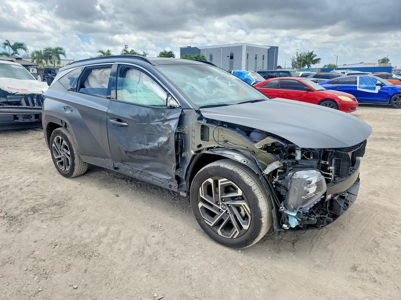 2025 Hyundai Tucson Limited - Image 4