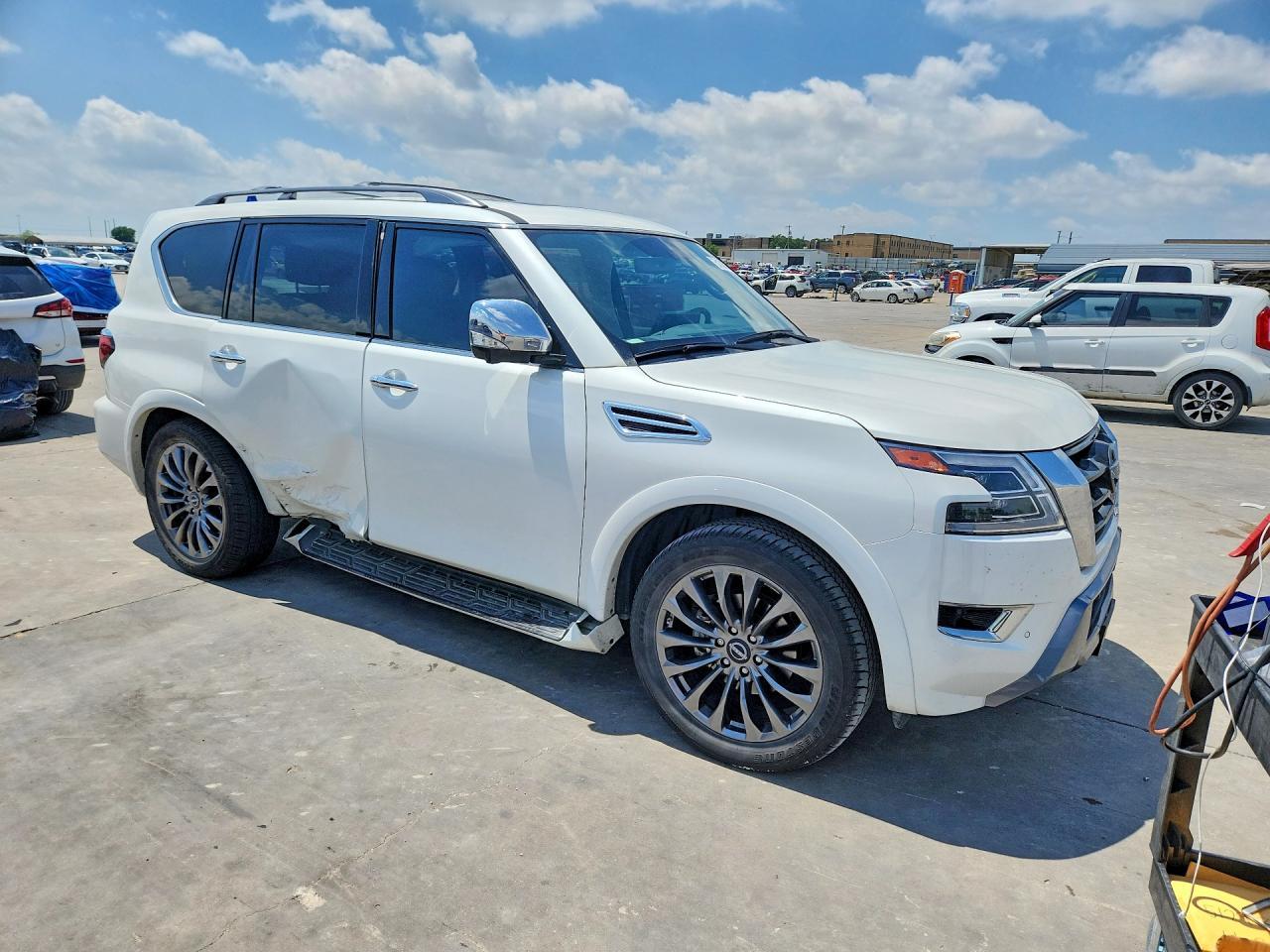 2024 Nissan Armada Platinum - Image 4