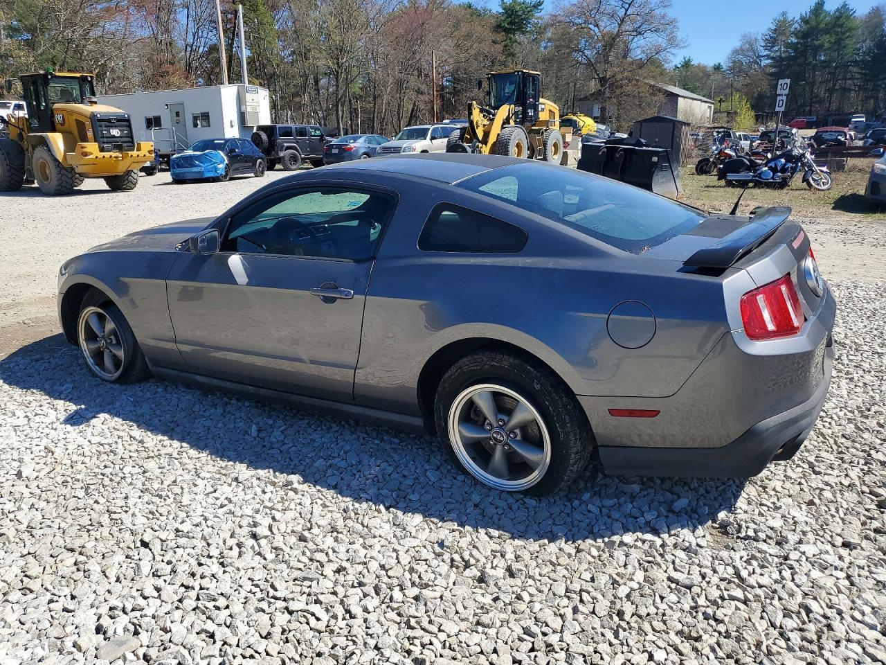 2011 Ford Mustang - Фото 2