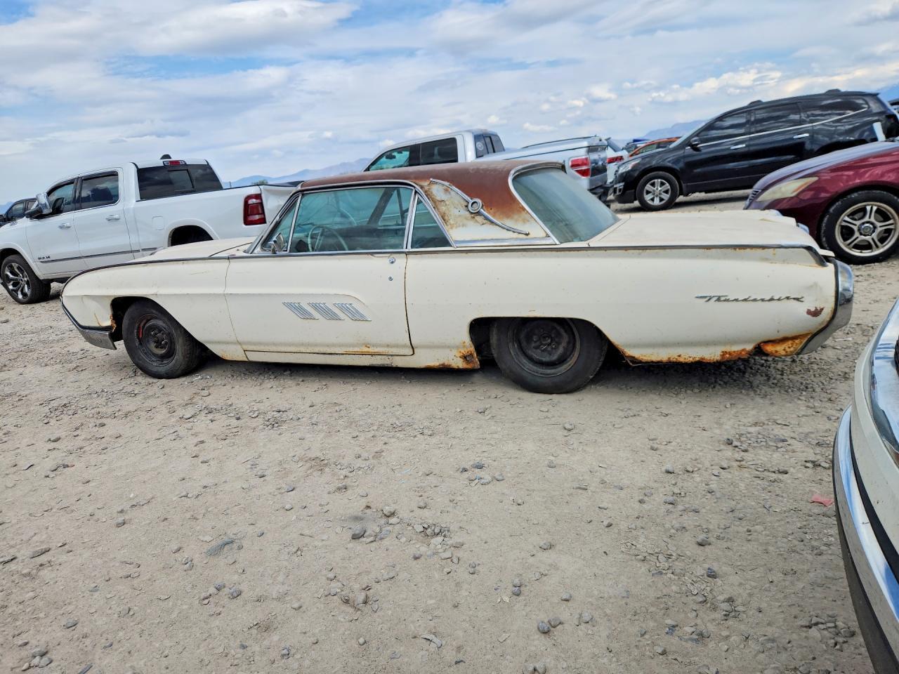 1962 Ford Thunderbird - Фото 2