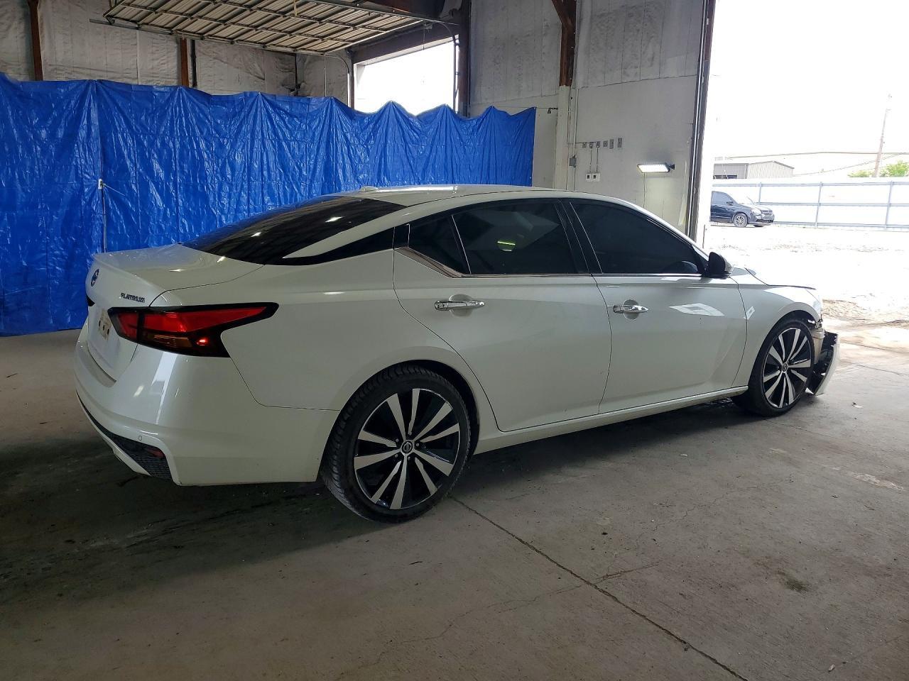 2019 Nissan Altima Platinum - Фото 3