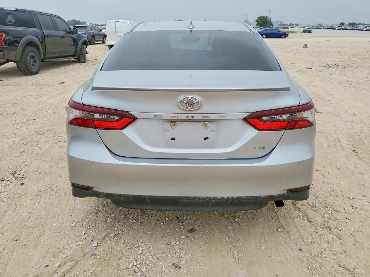 2023 Toyota Camry Le - Фото 6