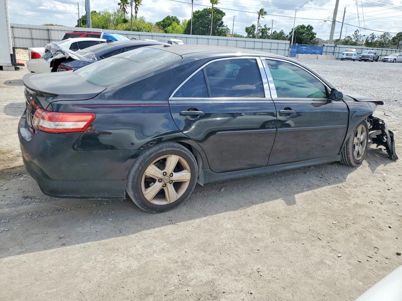 2010 Toyota Camry Se - Image 3