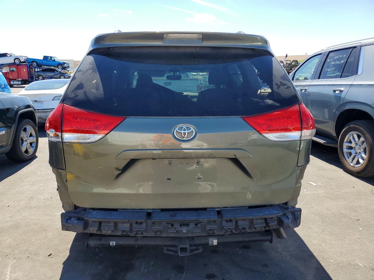 2011 Toyota Sienna Le - Image 6