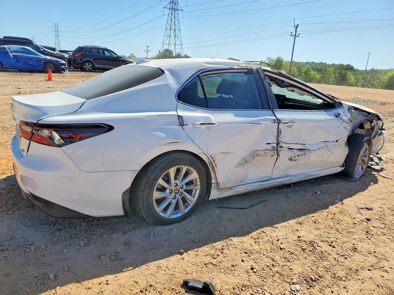 2023 Toyota Camry Le - Фото 3