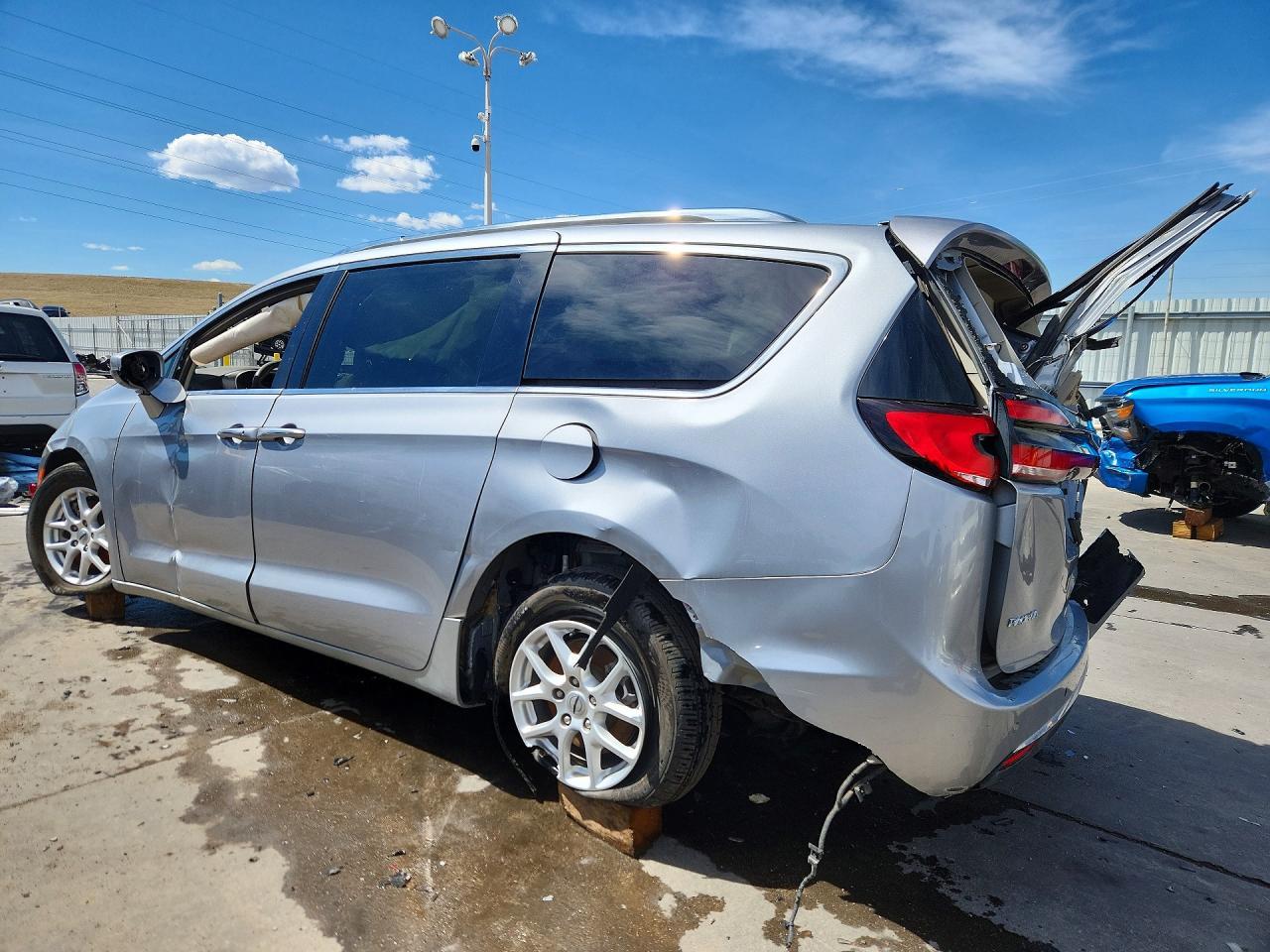 2021 Chrysler Pacifica Touring L - Фото 2