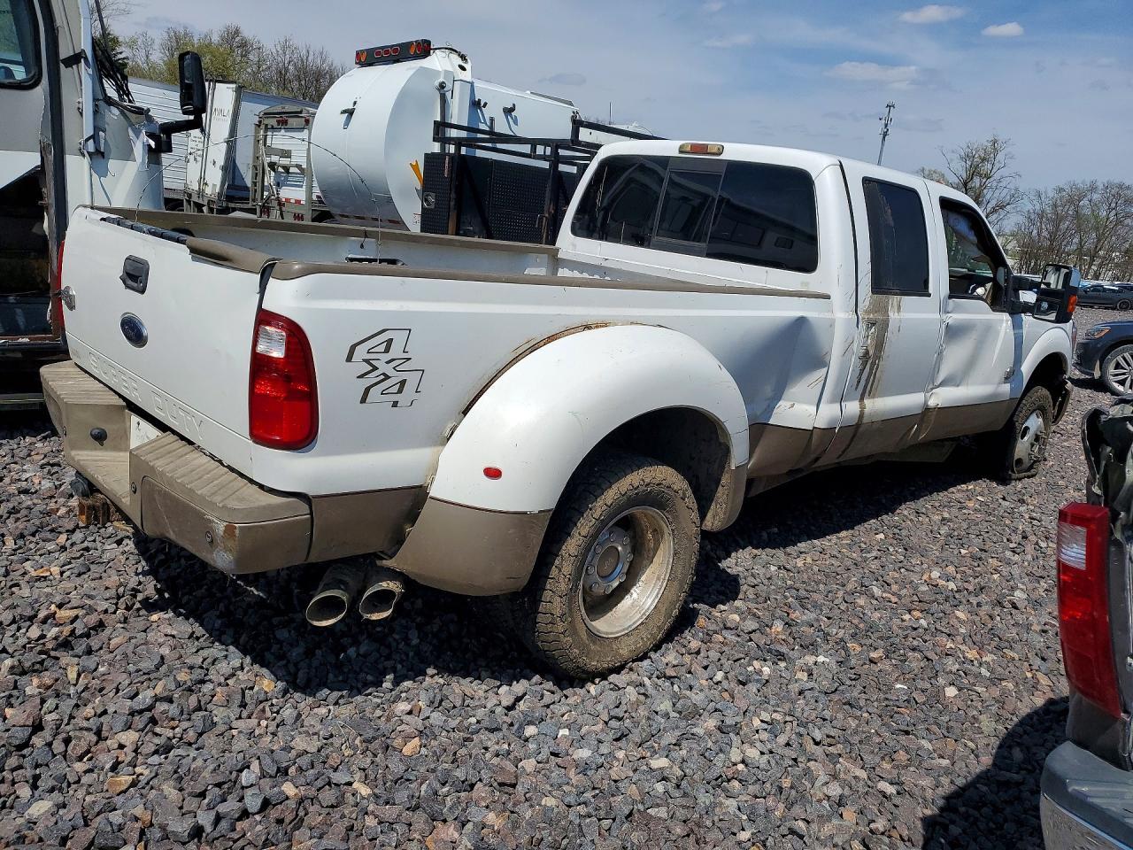 2011 Ford F350 Super Duty - Фото 3