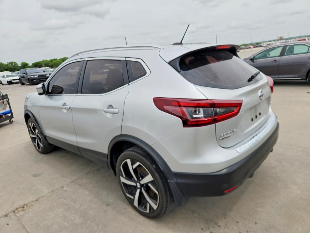 2020 Nissan Rogue Sport Sl - Image 2