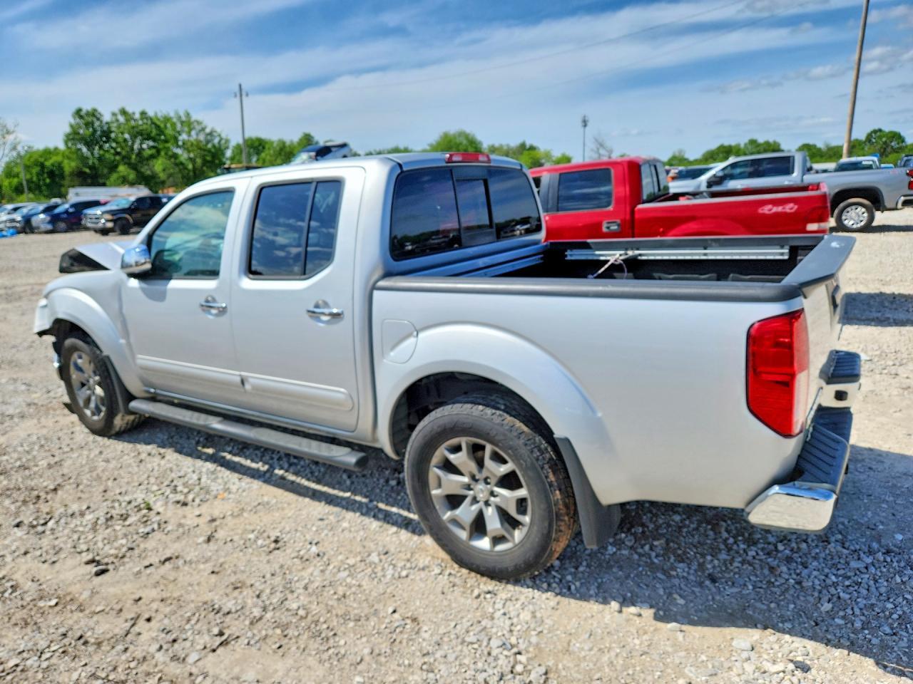 2019 Nissan Frontier Sl - Image 2